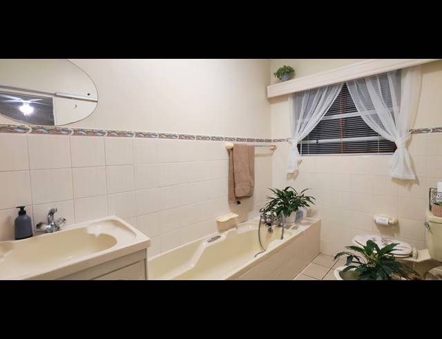 3 BEDROOM SIMPLEX FOR SALE IN CHASE VALLEY